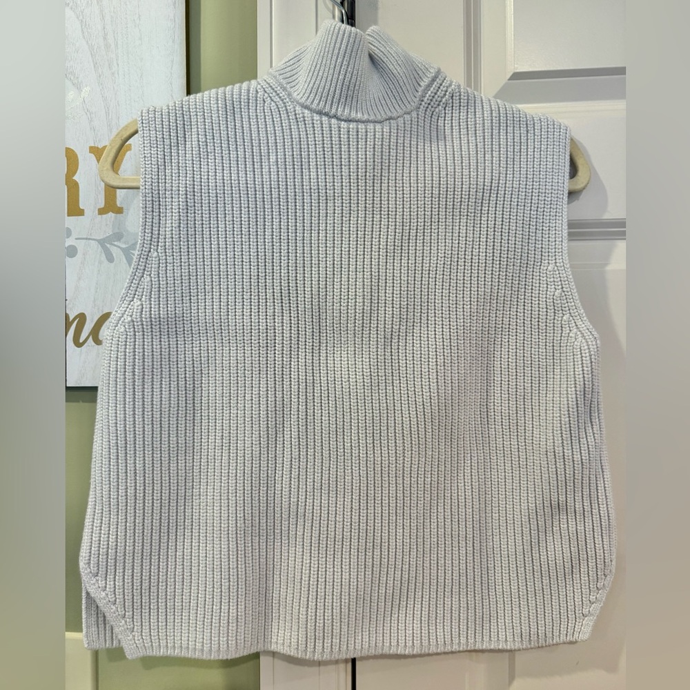 Abercrombie & Fitch Sleeveless Sweater Vest
